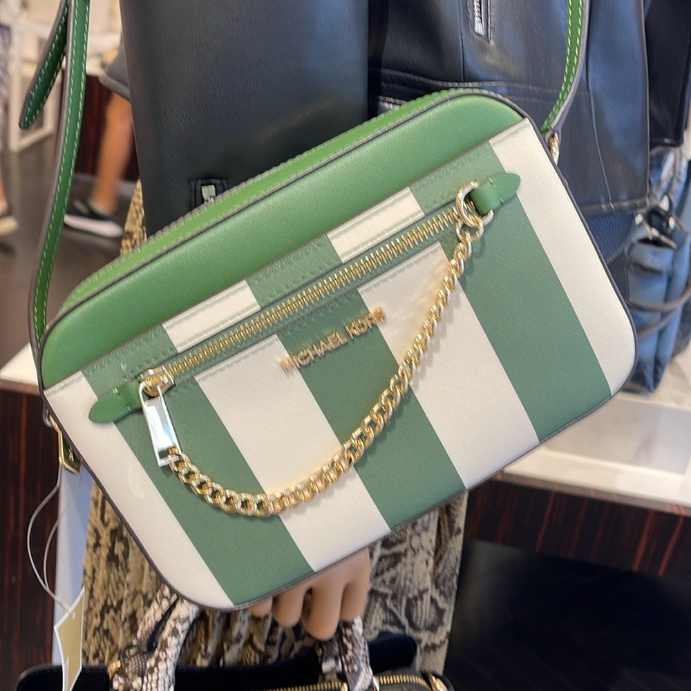 MICHAEL KORS
Jet Set Large EW Zip Chain XBody Saffiano Leather Crossbody Bag
NWT